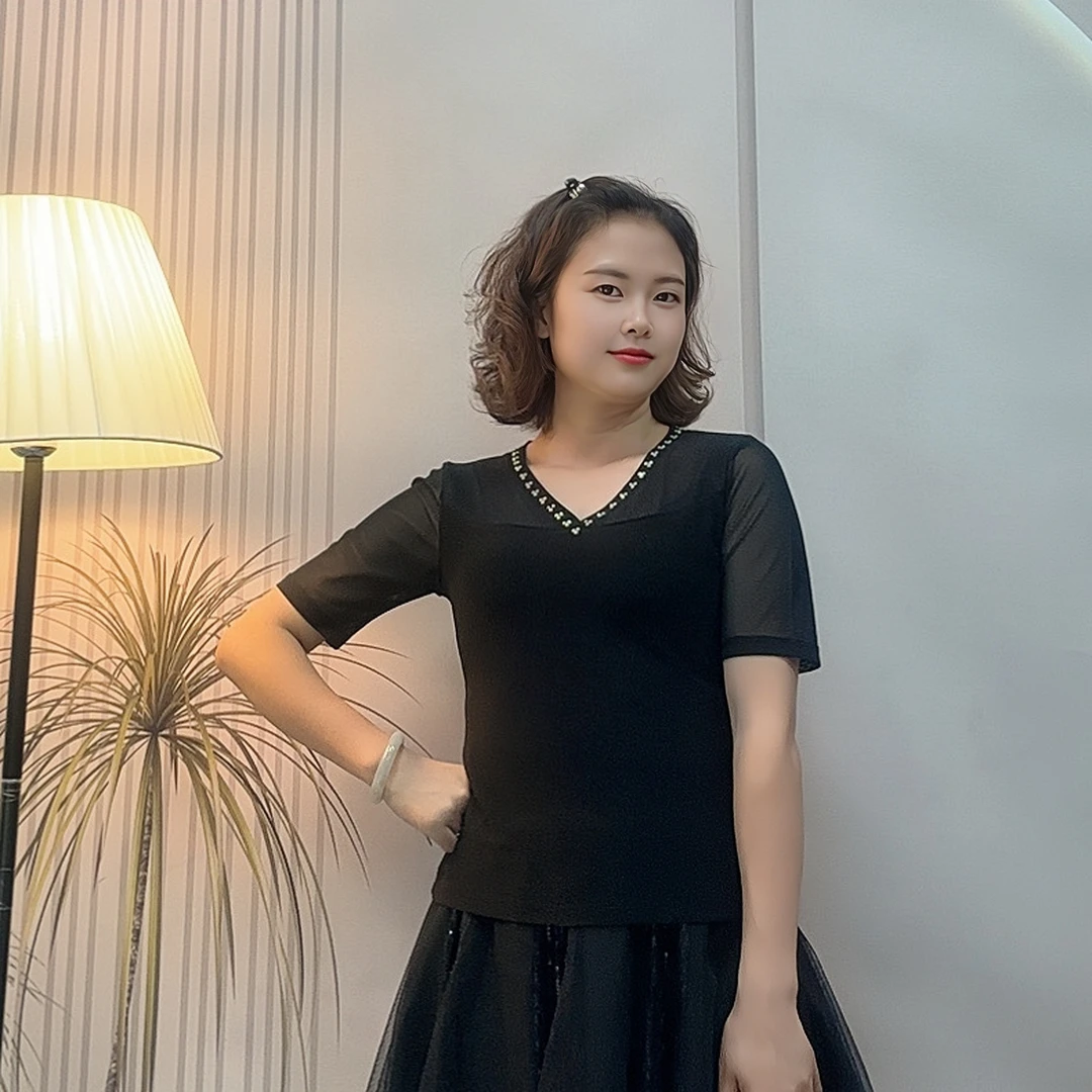 2025新款春夏V领短袖广场舞烫钻网纱蝴蝶洋气百搭短袖跳舞衣服女