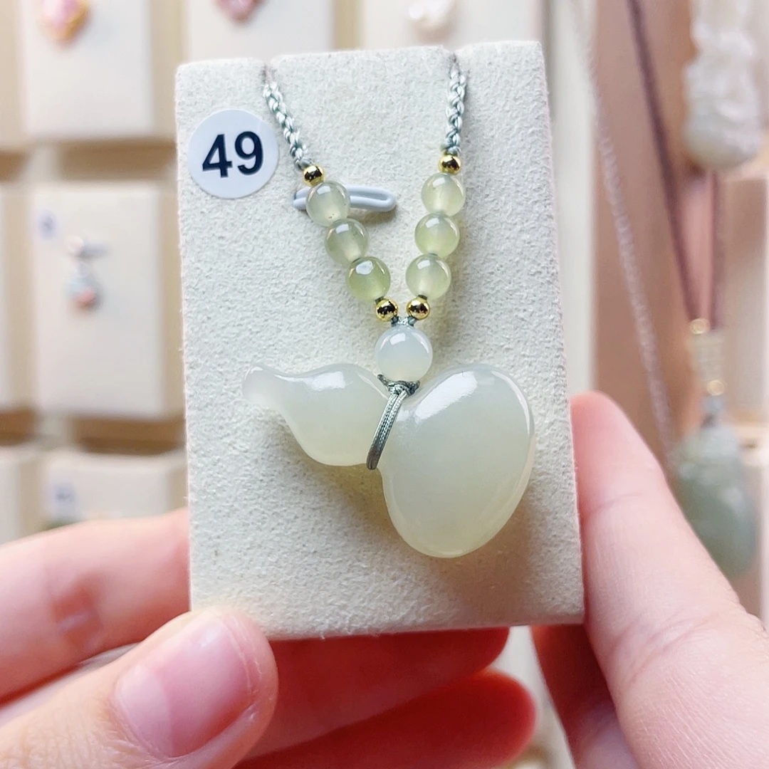 和田玉未镶嵌吊坠(赠链)