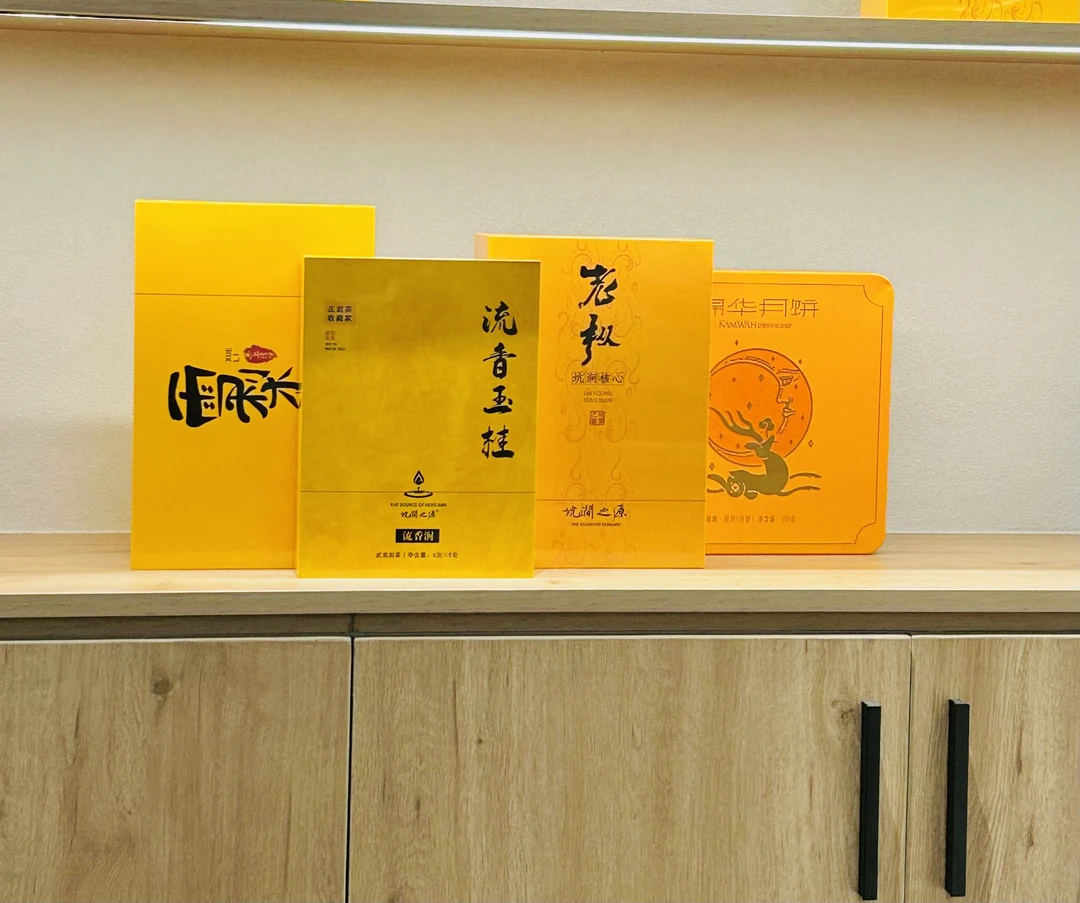 流香玉桂1盒+坑涧老枞1盒+雪梨1盒+（戴老师手工茶1泡随机）