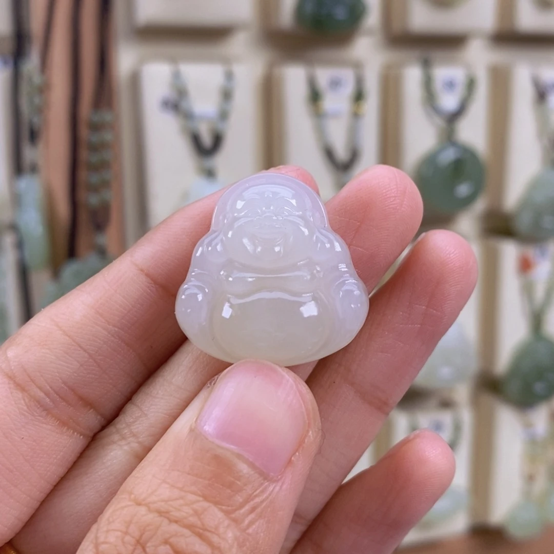 书***雯和田玉未镶嵌颈饰