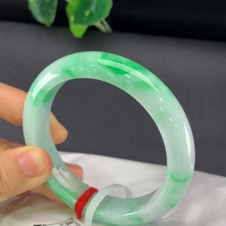 翡翠未镶嵌手镯正圈57