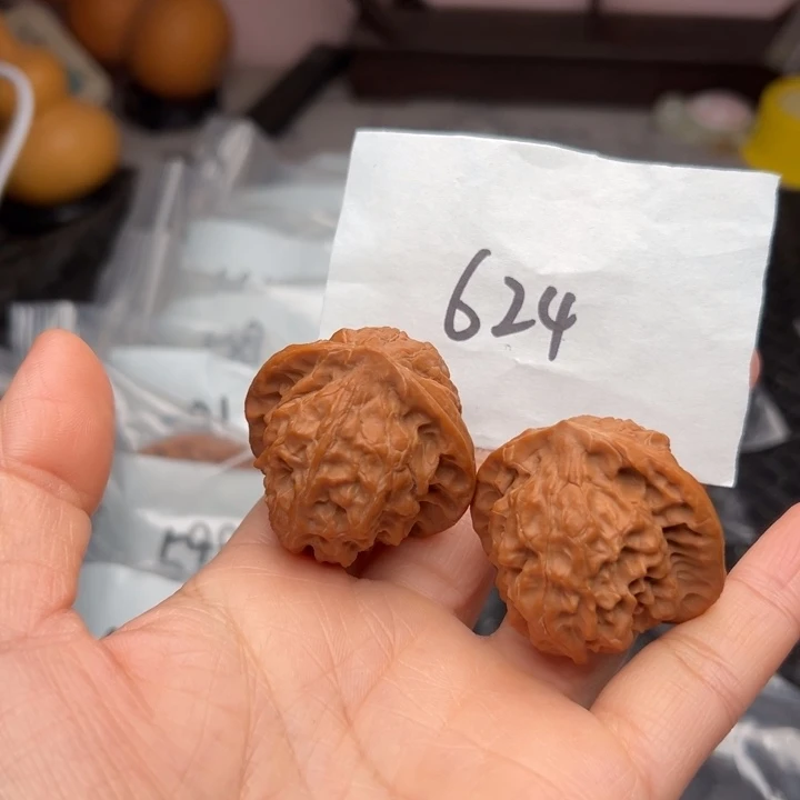 核桃40尺寸磕尖玉玲珑
