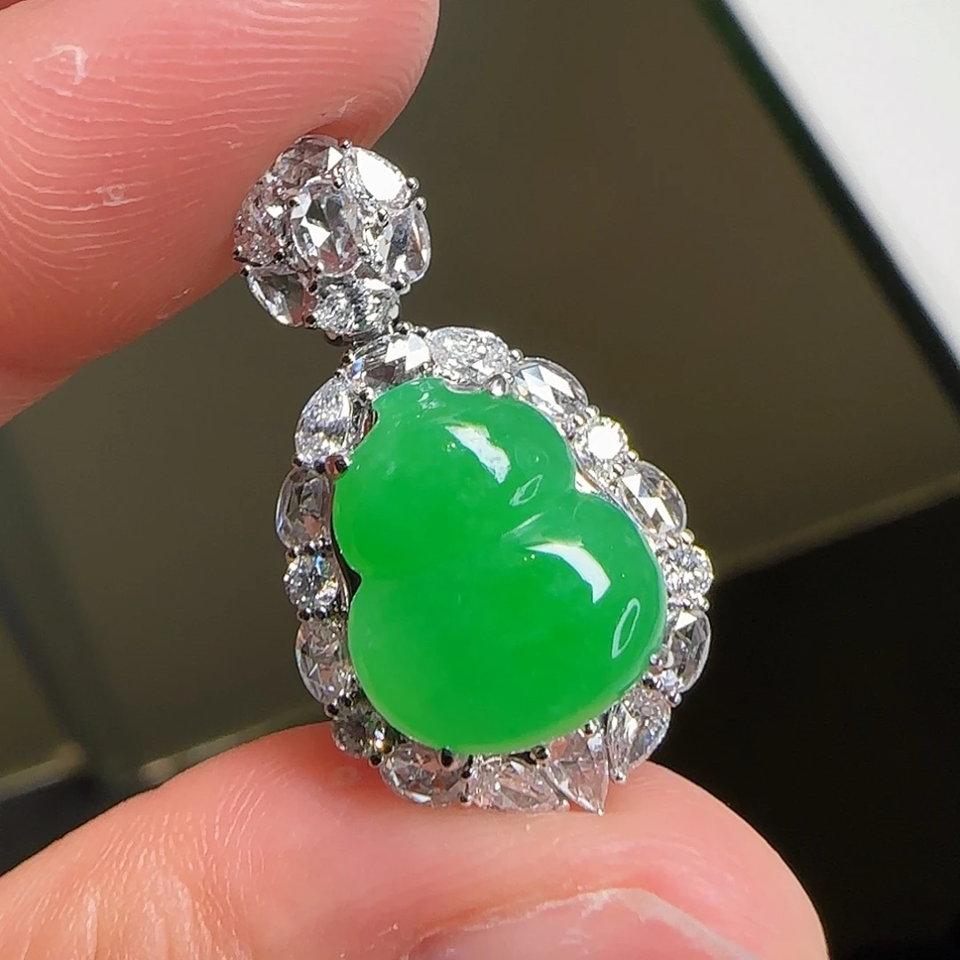 翡翠18K金镶嵌颈饰天然翡翠