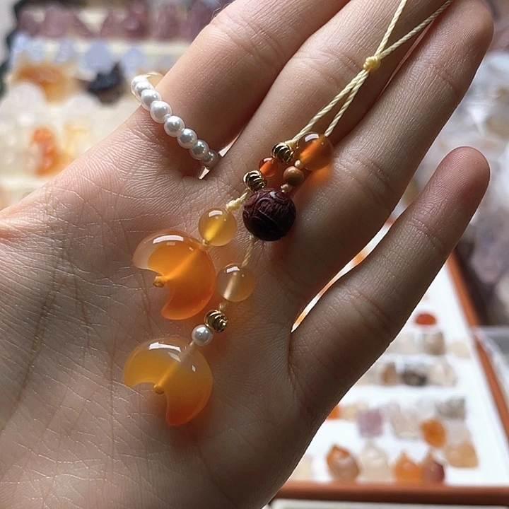 玛瑙/玉髓未镶嵌玛瑙月亮钥匙扣