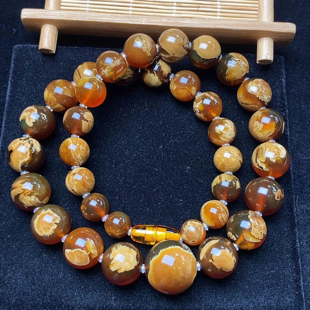 未镶嵌颈饰琥珀53.8克