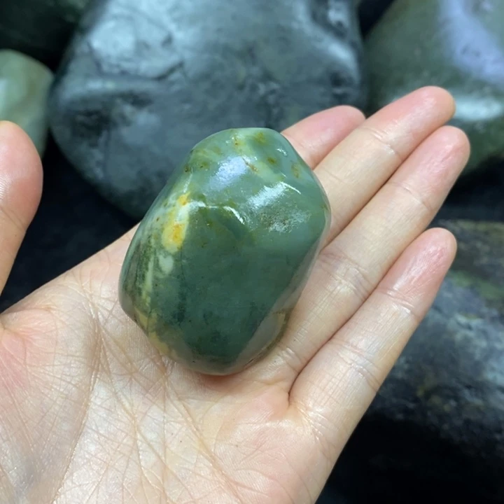 未镶嵌和田玉（糖玉）挂件崖*