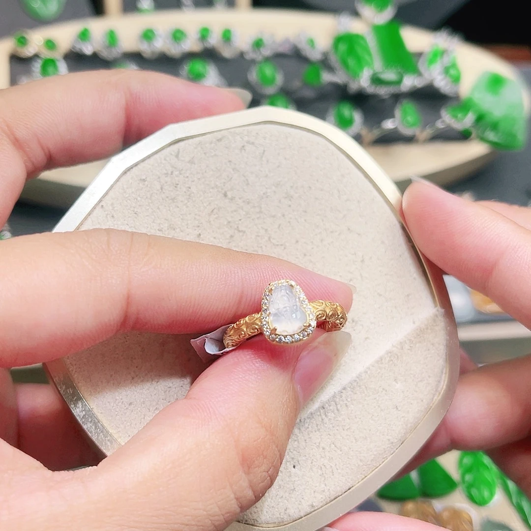 未镶嵌挂件翡翠裸石