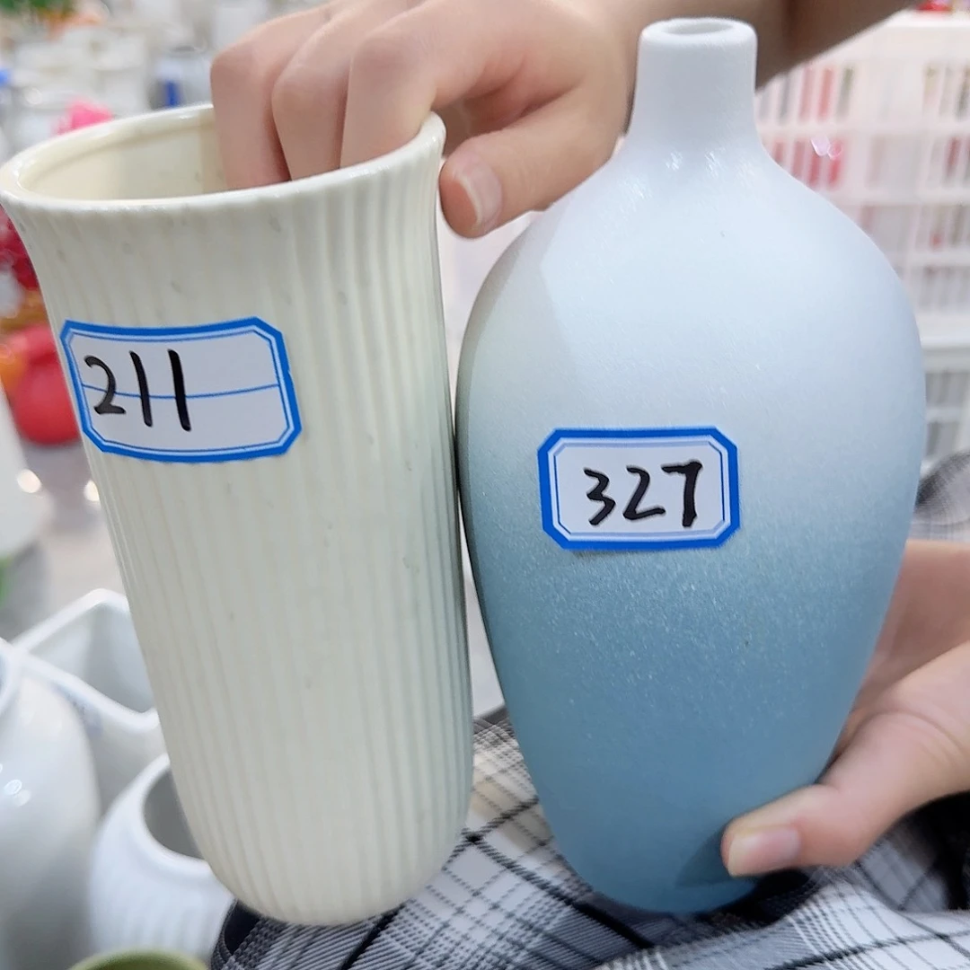 211.327号陶瓷花瓶瑕疵