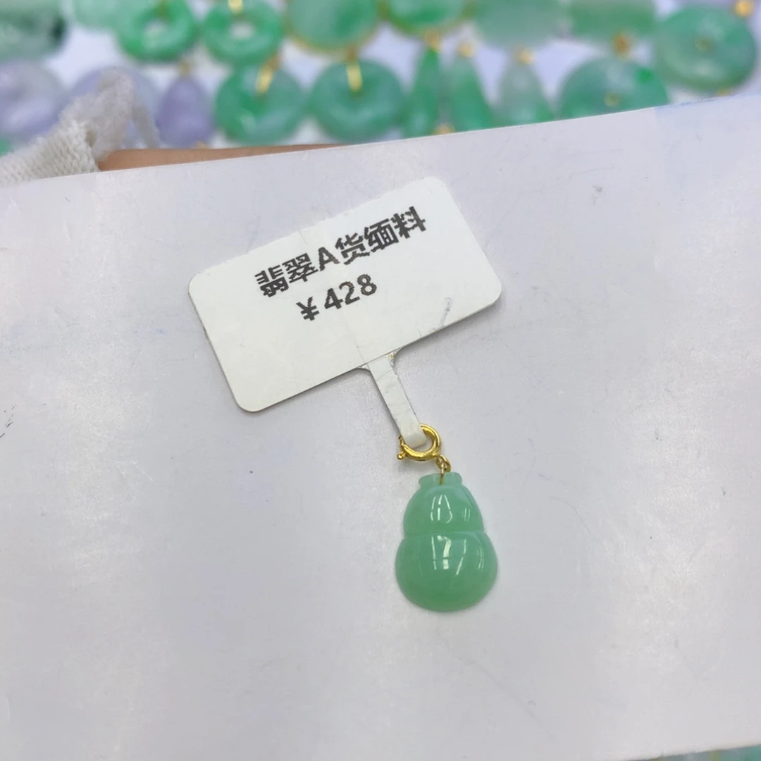 翡翠颈饰18K金镶嵌千****。翡翠