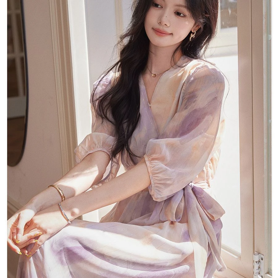 2025碎花连衣裙女夏季新款设计感气质收腰显瘦茶歇法式系带中长裙