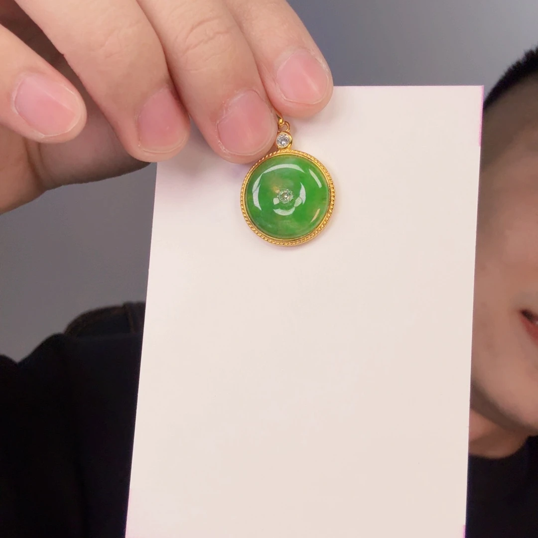 翡翠颈饰未镶嵌一件