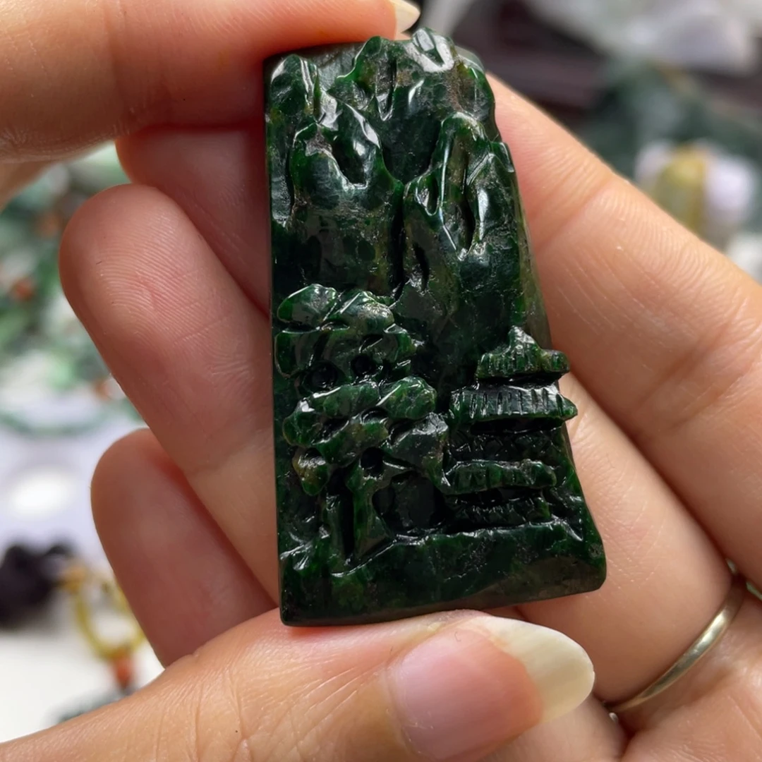 翡翠未镶嵌颈饰牌子