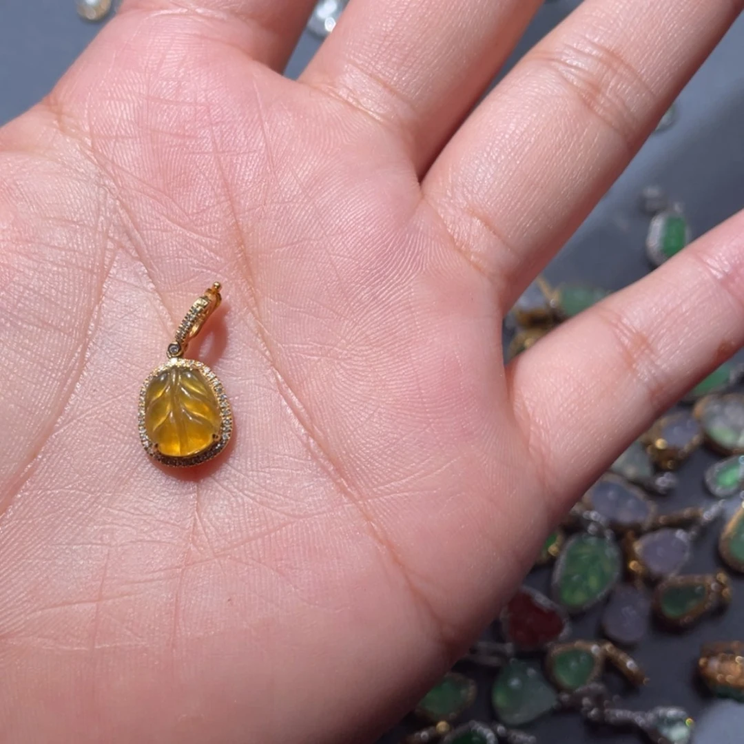 【闪购商品】颈饰18K金镶嵌翡翠馨****?