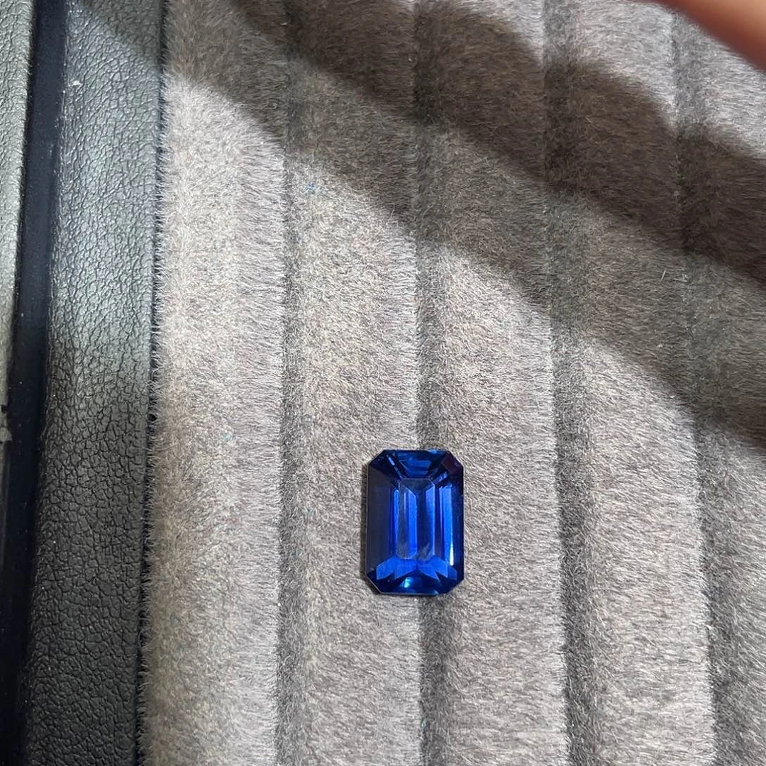 蓝宝石裸石5.28ct皇家蓝马达加斯加吉尔德