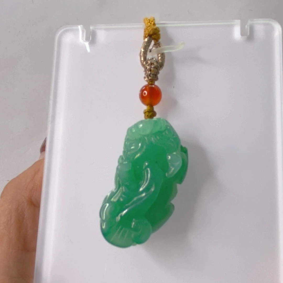 颈饰未镶嵌石英质玉