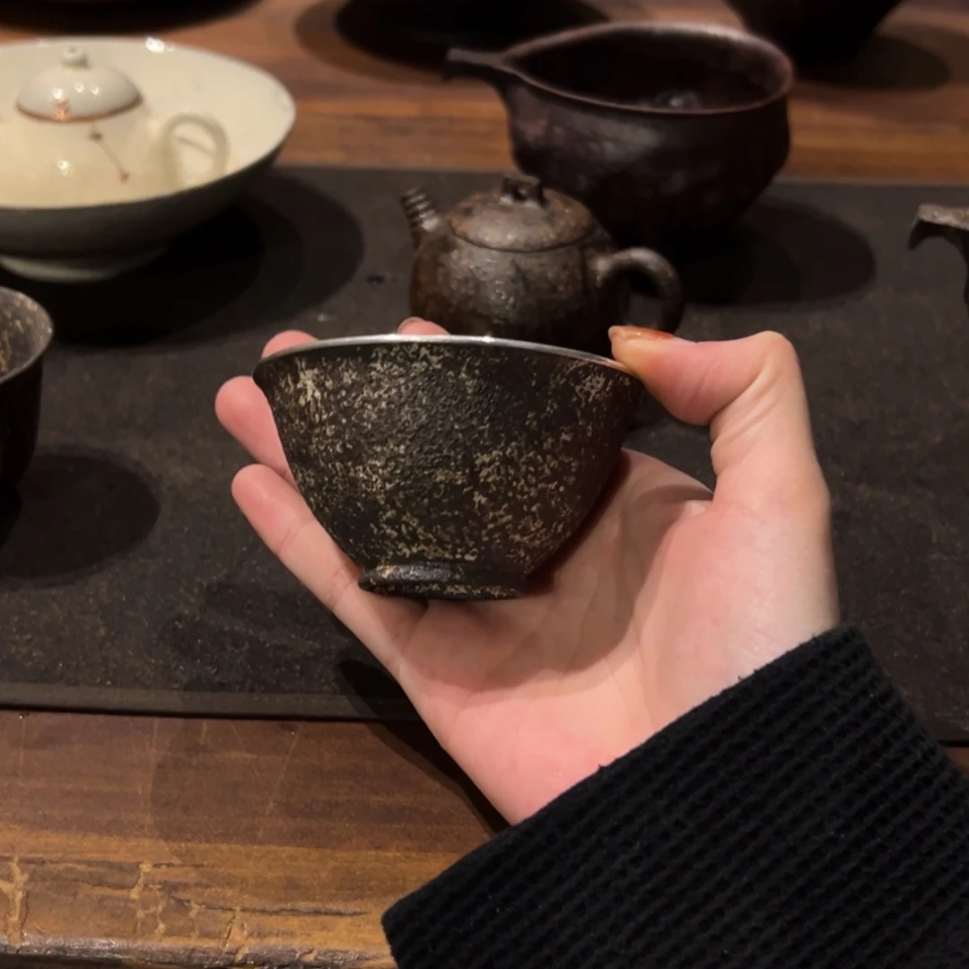 摆件陶瓷。      陶瓷。