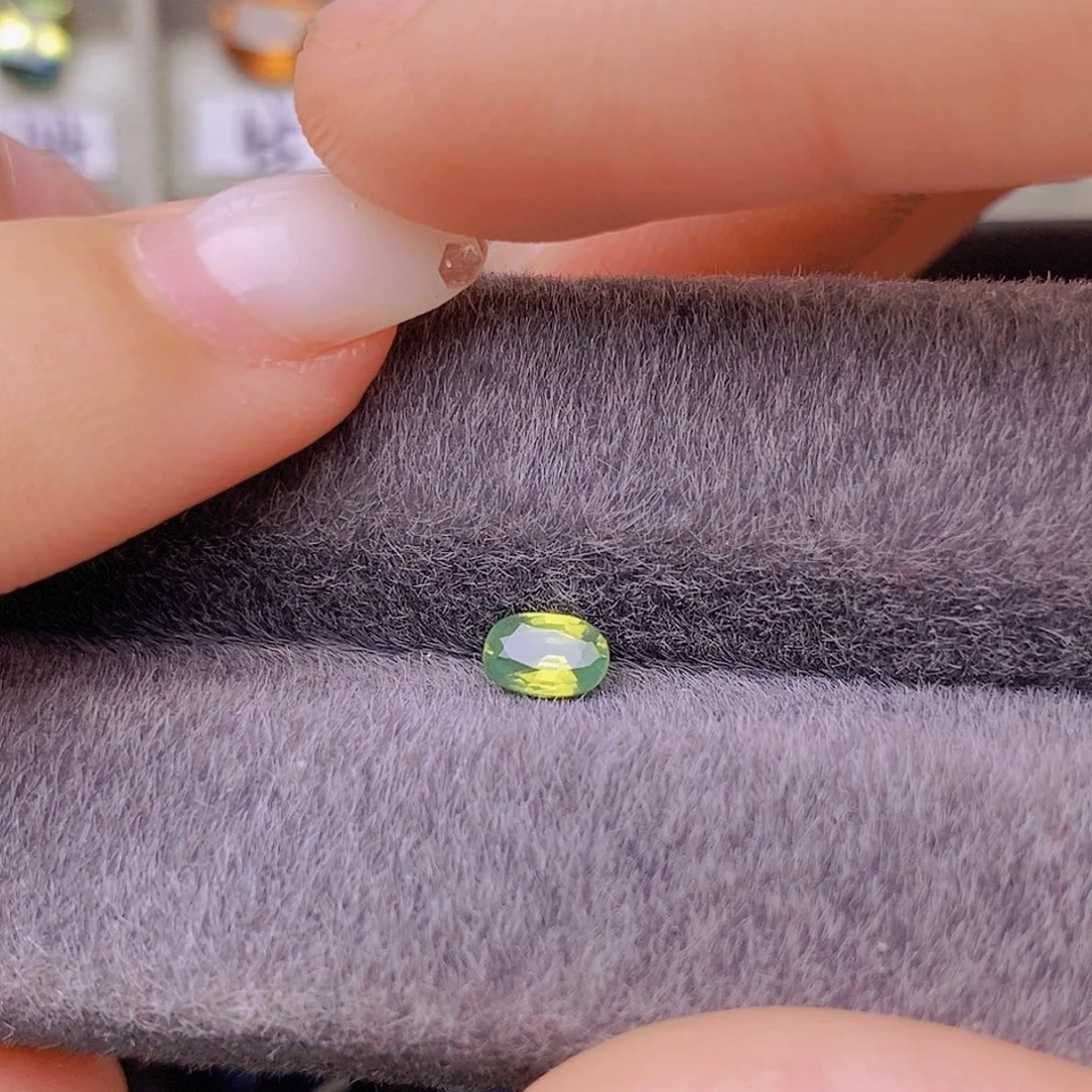 裸石蓝宝石青提色火彩反黄色明亮0.47ct/1584号