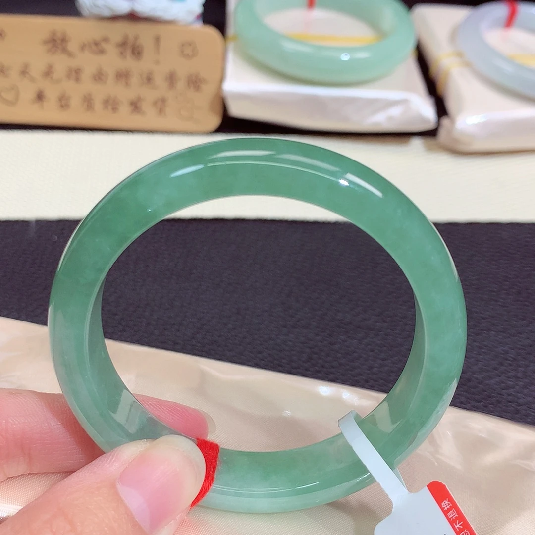 未镶嵌手镯翡翠555