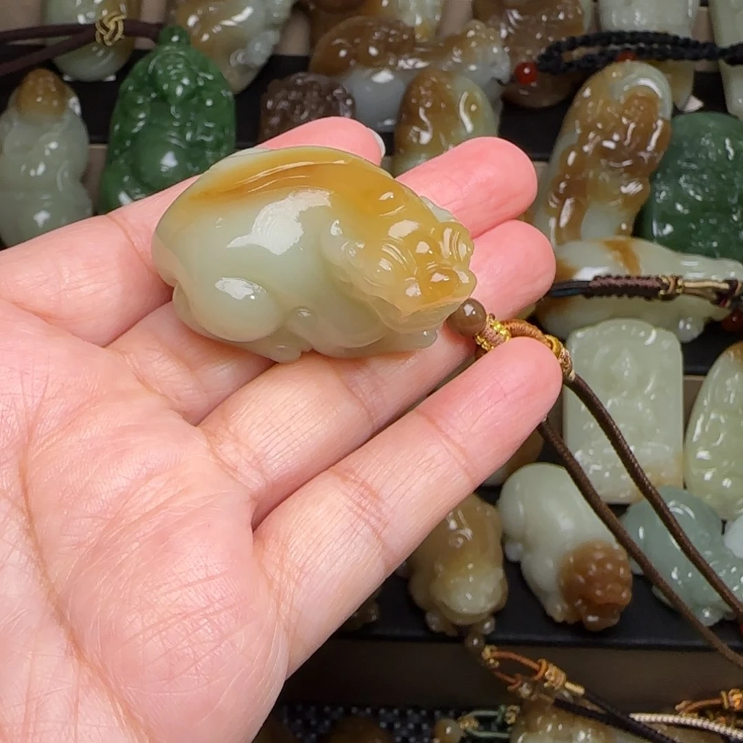 颈饰未镶嵌和田玉浮*丶