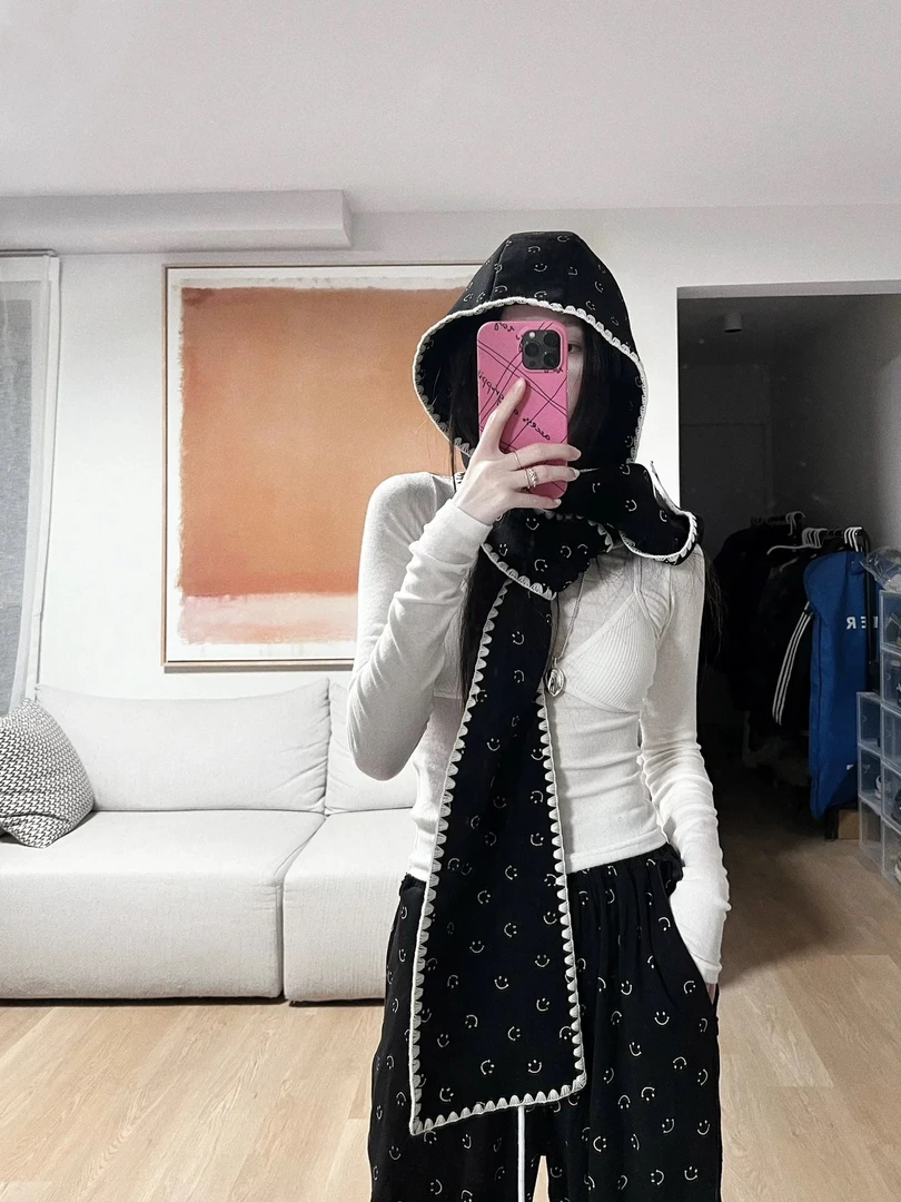 【森林推荐】韩国小众可爱黑白笑脸印花连帽围巾一体保暖百搭时尚款