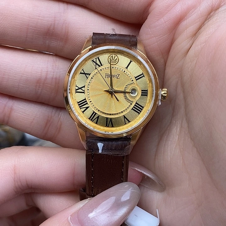小牛皮锻造碳石英机芯女款蓝气球黄金腕表30mm