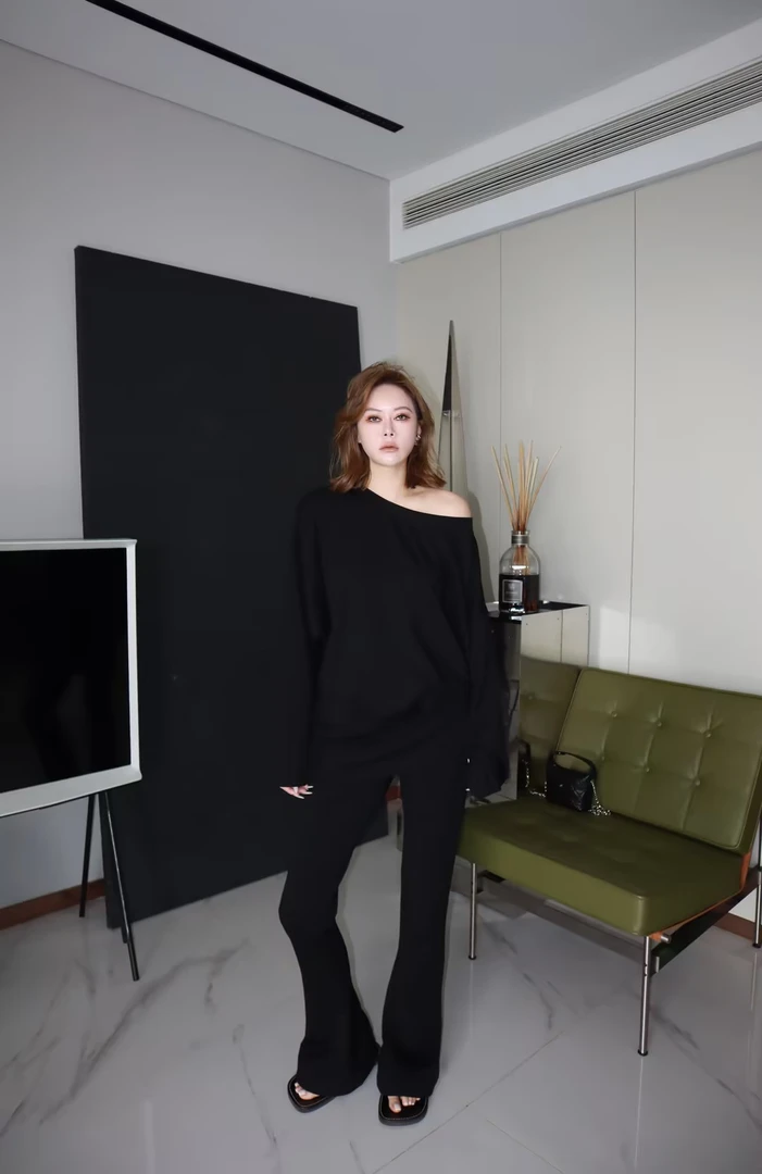 KIOKWANG//设计感慵懒斜肩两穿宽松上衣喇叭长裤套装