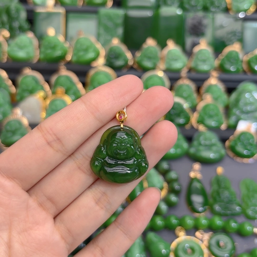 颈饰18K金镶嵌和田玉（碧玉）