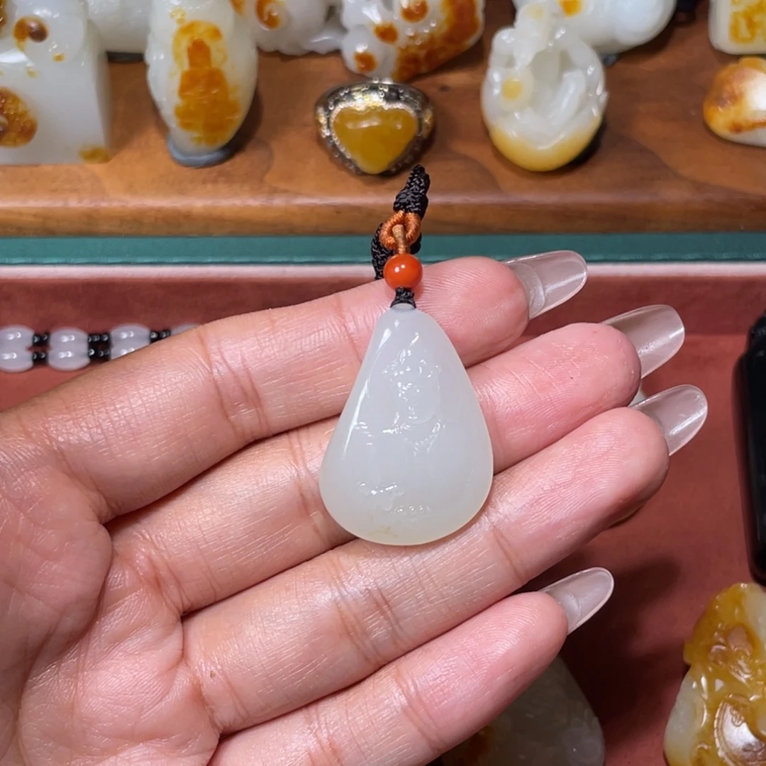 颈饰未镶嵌和田玉（糖玉）