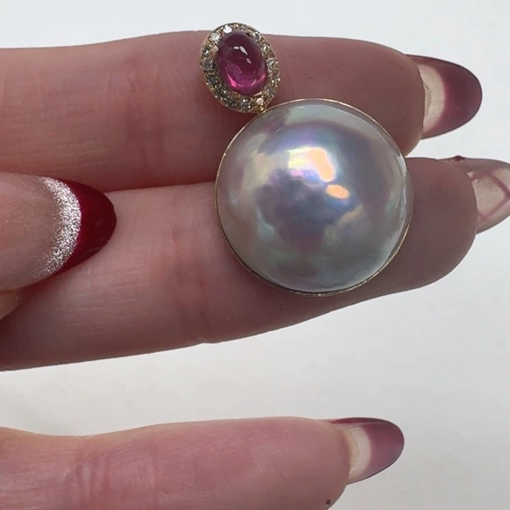 拼合珍珠（马贝珠）颈饰18K金镶嵌