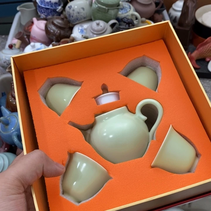 陶瓷艺术品及陶瓷制品，