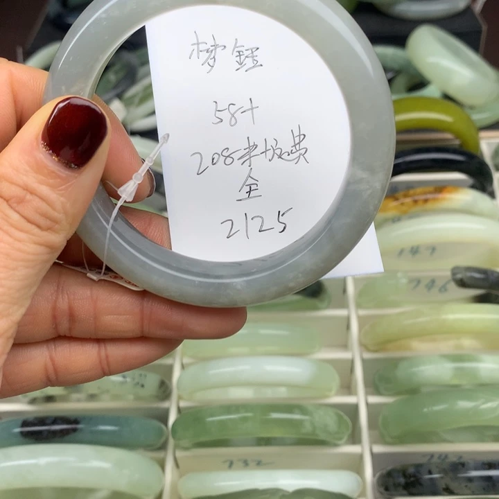 梦***鈺蛇纹石玉未镶嵌手镯2125