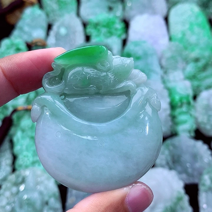 吊坠(不含链)未镶嵌翡翠