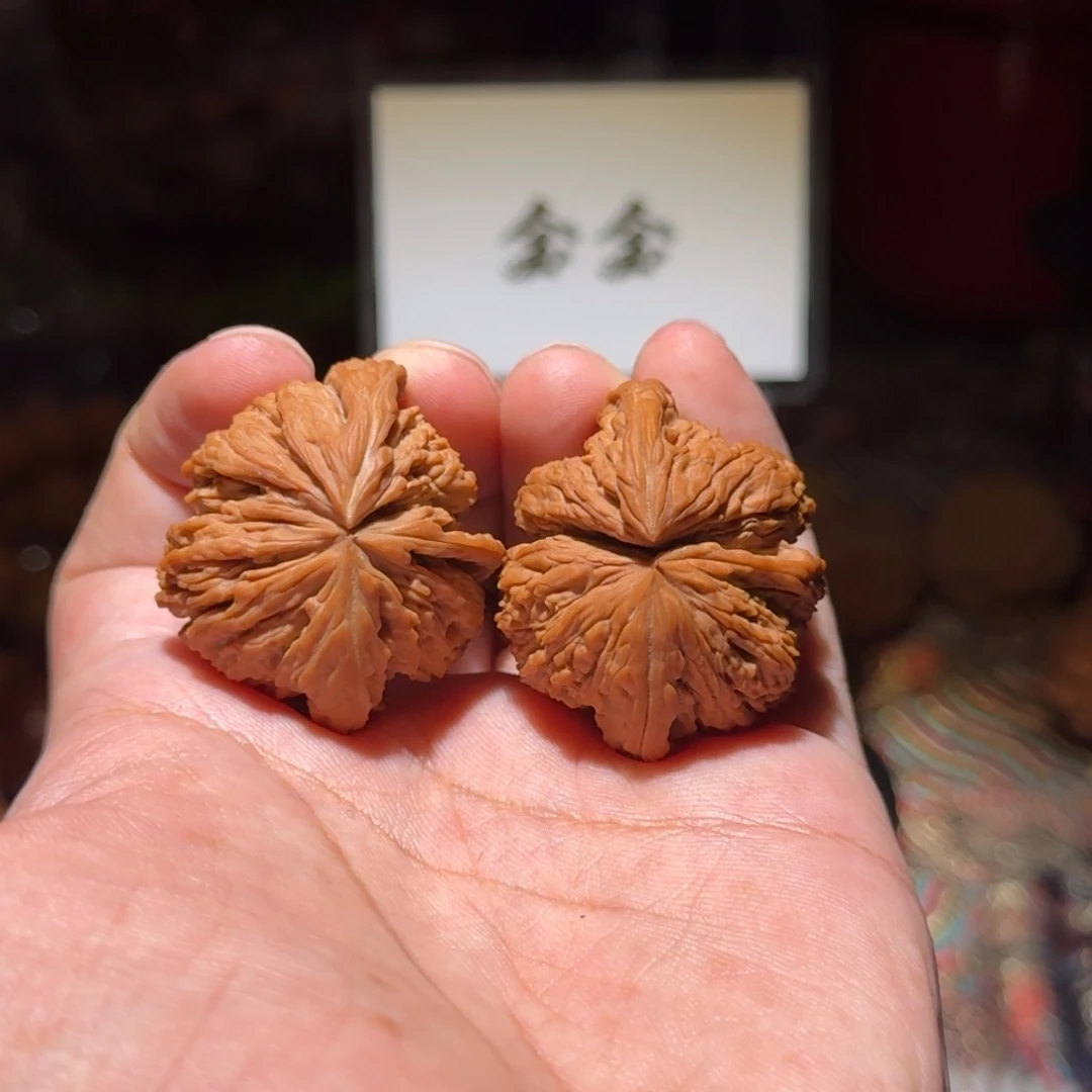 核桃把件001南疆石连体凹底，