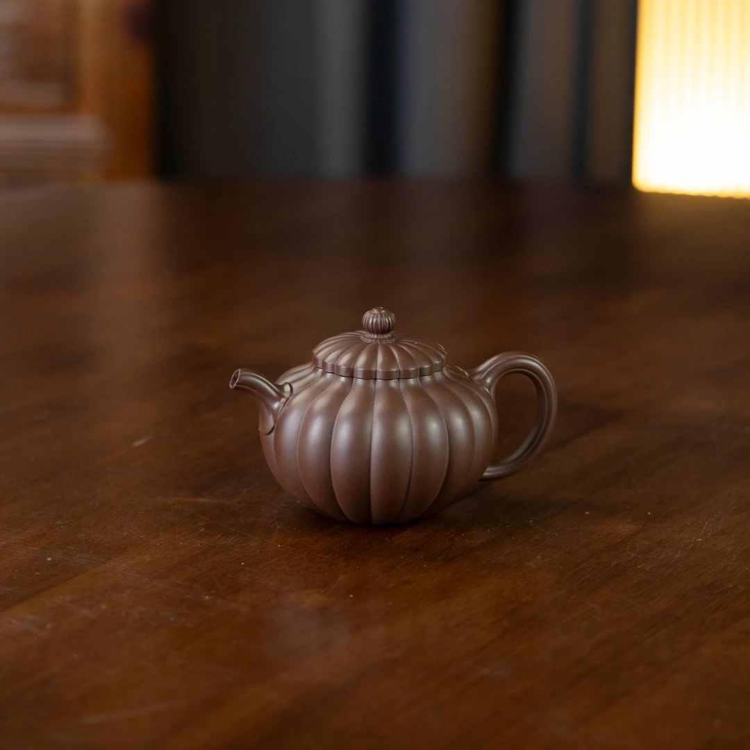 范家壶庄 秋菊 陈红珍 某革紫280cc紫砂壶