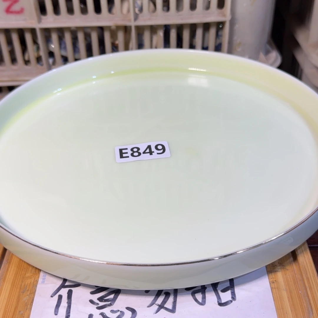 微瑕疵介意勿拍陶瓷器皿E841底部微瑕疵介意勿拍