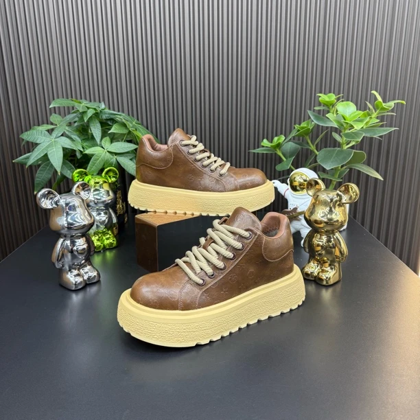 男鞋2025冬季新款时尚百搭厚底勃肯鞋真皮印花系带韩版爆款休闲鞋