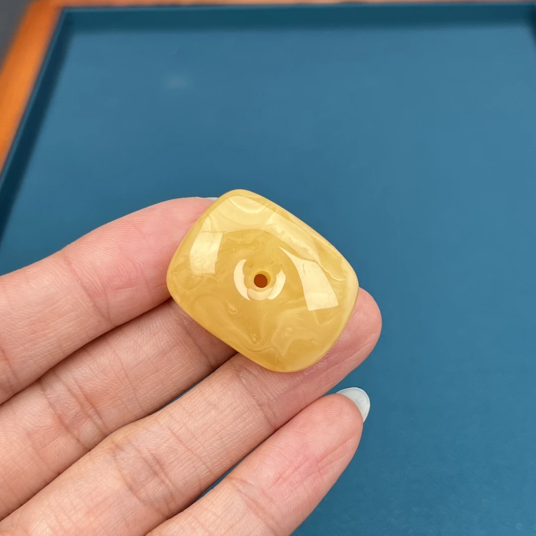 Y3382天然原矿蜜蜡 鸡油黄妖花藏扣 21*27*10mm抖音基地质检发货