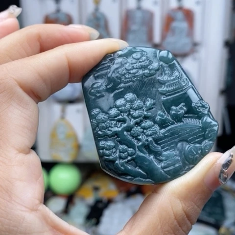 翡翠颈饰未镶嵌翡翠