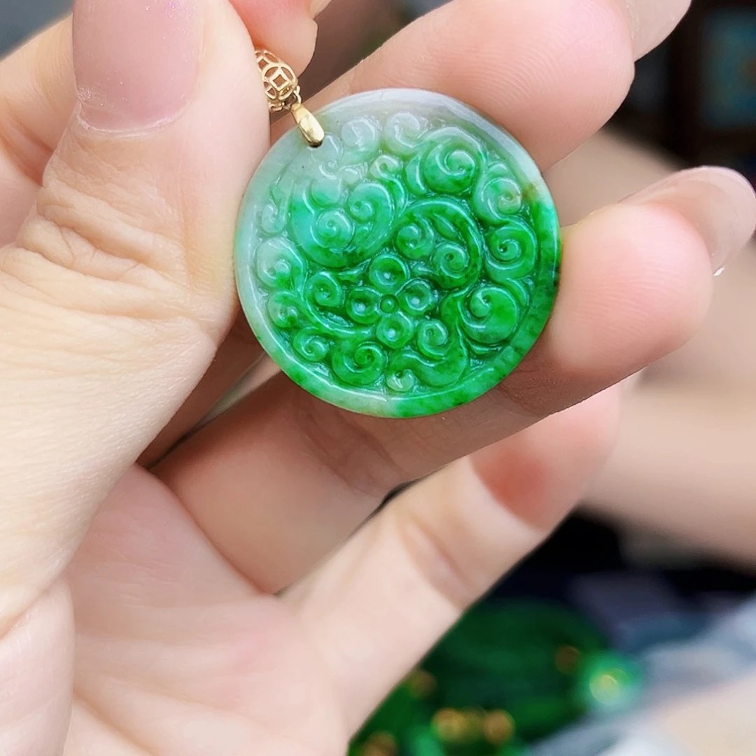 翡翠18K金镶嵌颈饰多样性