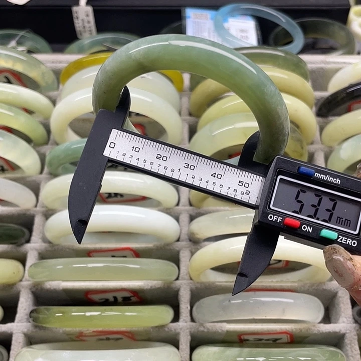 蛇纹石玉未镶嵌手镯240