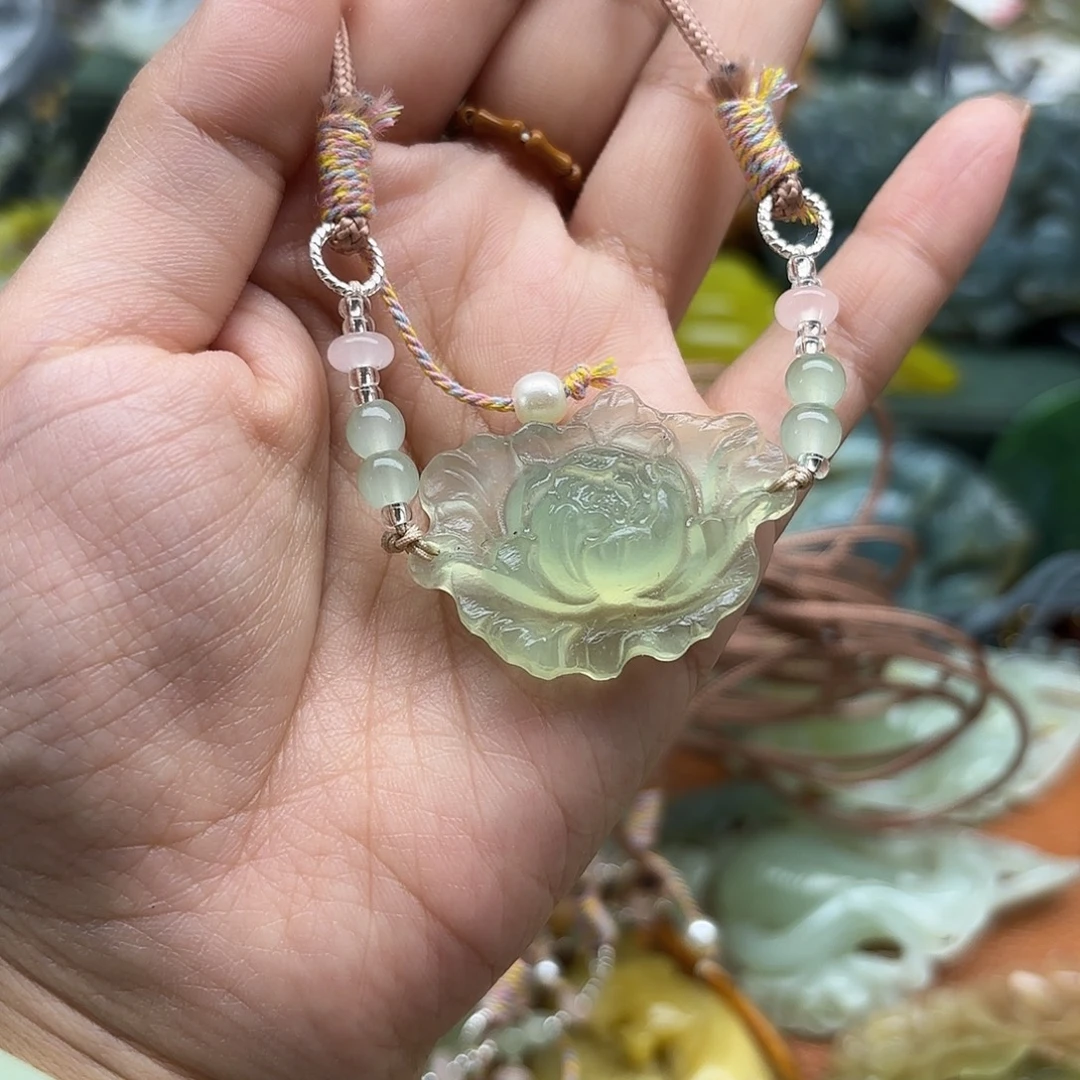 蛇纹石玉未镶嵌吊坠