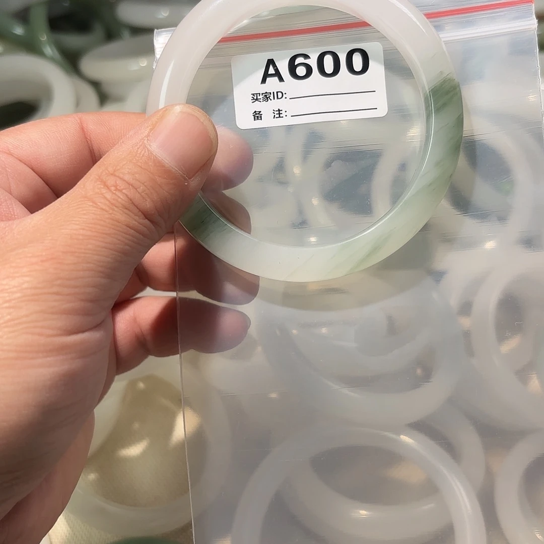 平***水石英质玉未镶嵌手镯