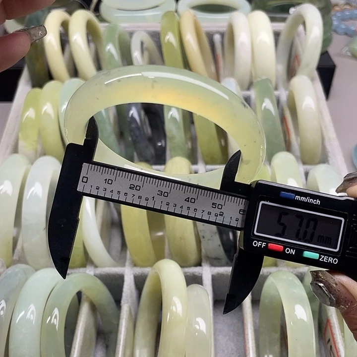 蛇纹石玉未镶嵌手镯154