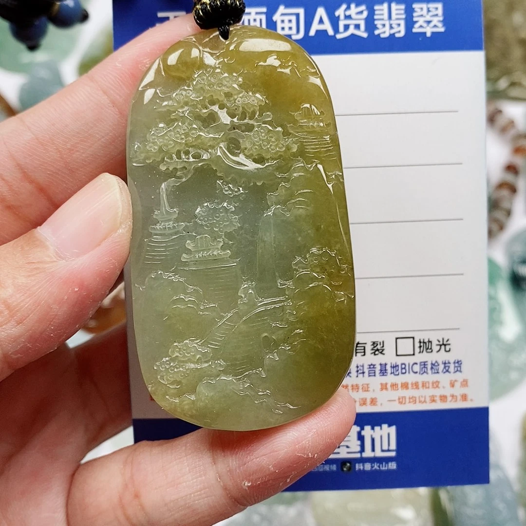 翡翠未镶嵌颈饰山水