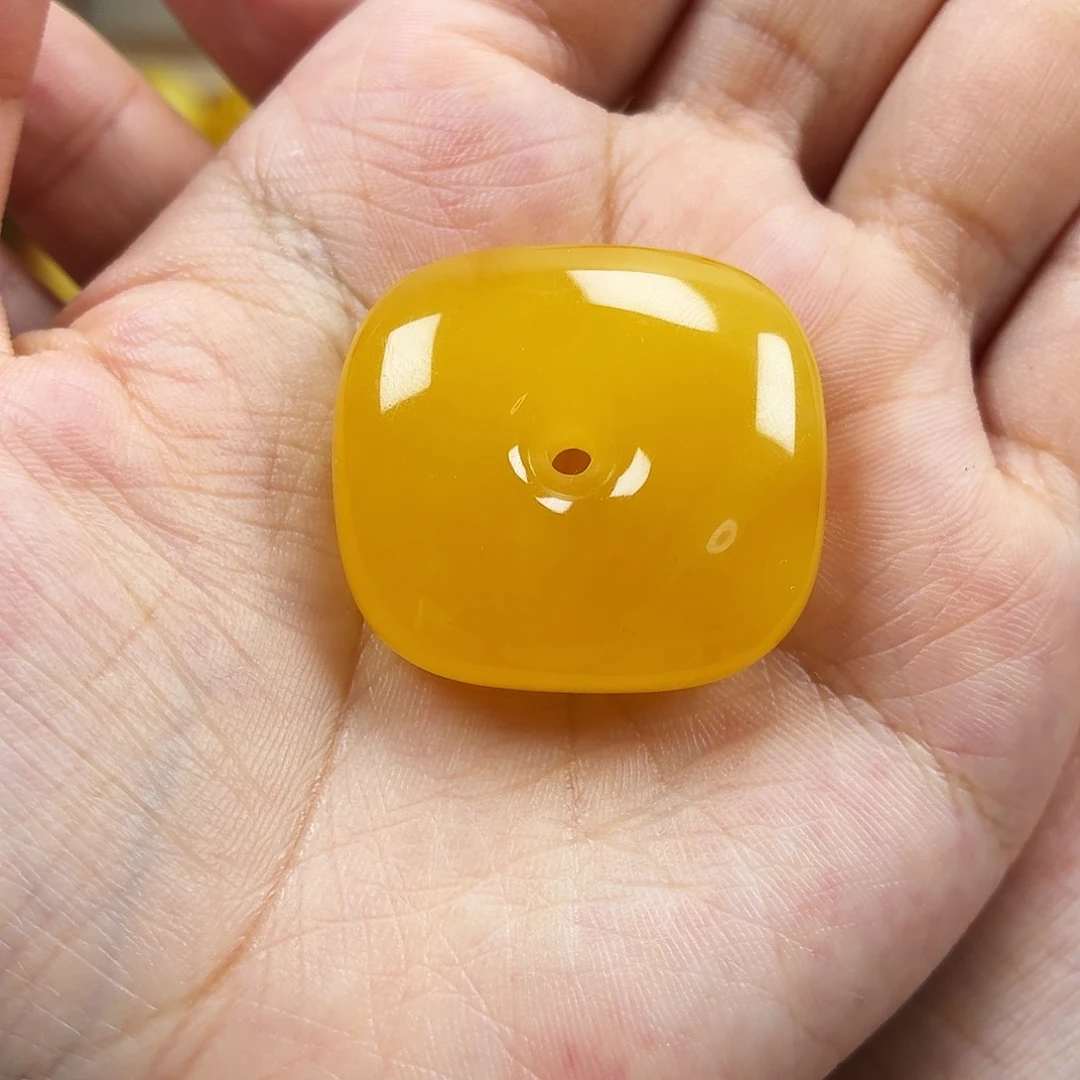 蜜蜡未镶嵌颈饰焦皮芬达色方扣