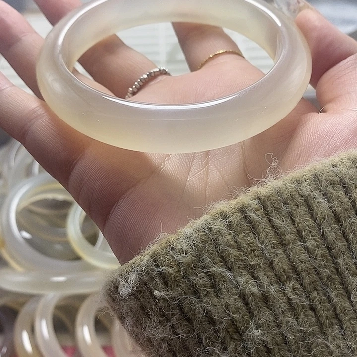 定制玛瑙67圈口玛瑙手镯