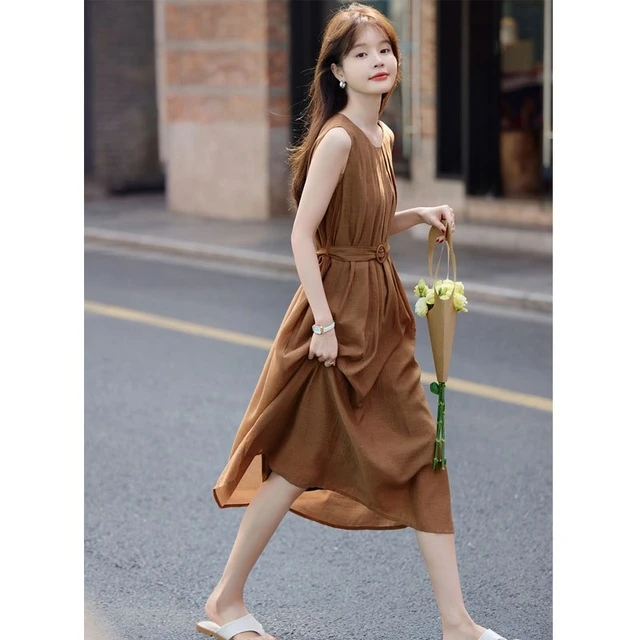 时尚简约圆领背心连衣裙女2025夏新款无袖收腰显瘦通勤中长a字裙