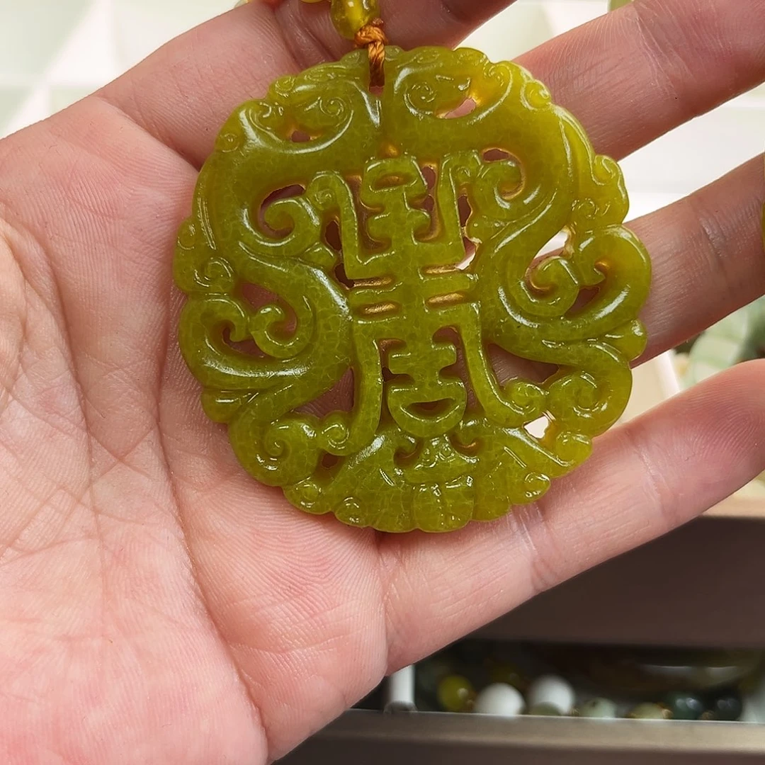 蛇纹石玉颈饰未镶嵌