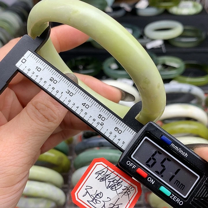 蛇纹石玉手镯未镶嵌138