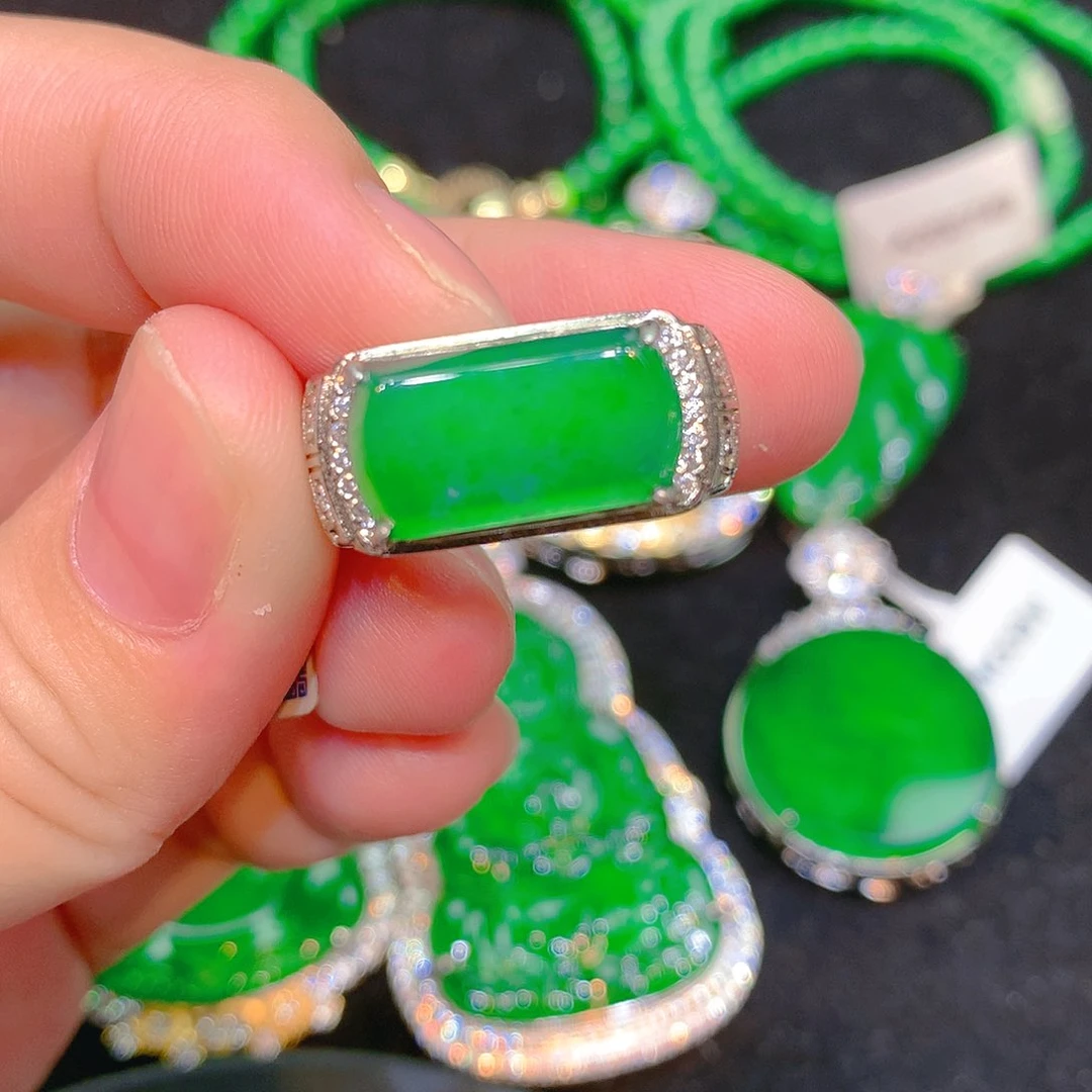 翡翠银S925镶嵌颈饰翡翠